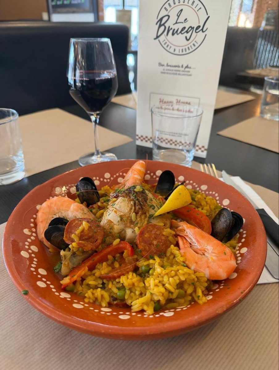 Riz de fruits de mer aux gambas, moules et chouriço