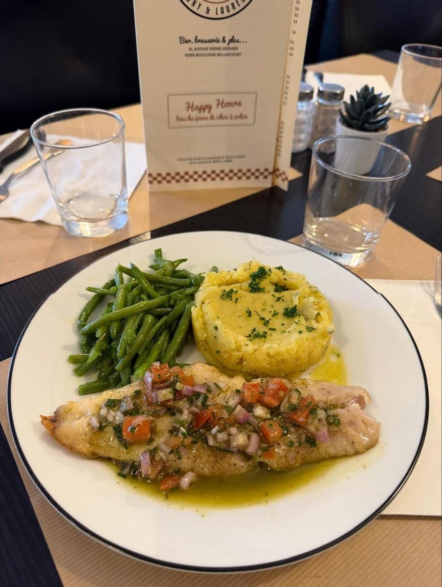 Filet de poisson, haricots verts et écrasé de pommes de terre
